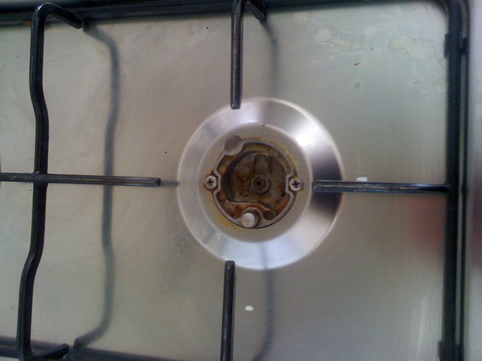 Cleaning the gas burners on your stove? It's a tedious job but we have the solution!