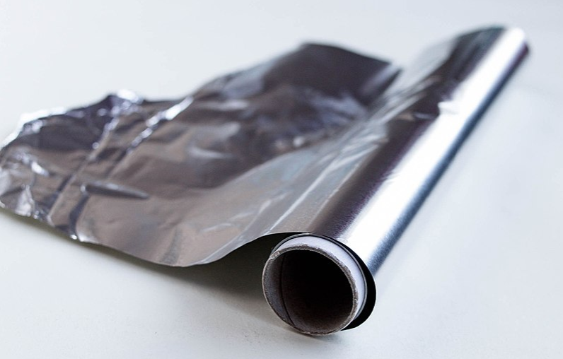 Finally, an answer! THIS is why aluminium foil has a shiny and a dull side!