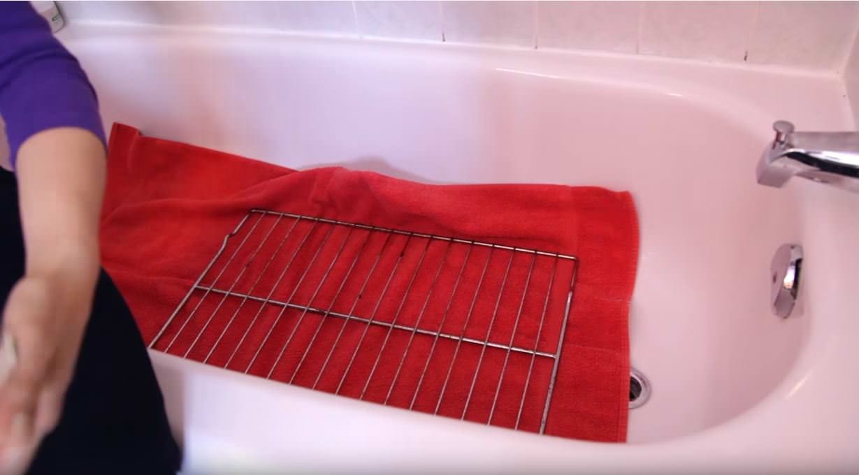 You've probably been cleaning oven racks wrong your entire life! THIS