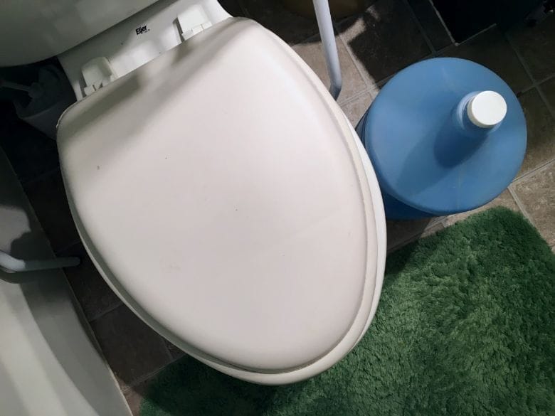 These two common cleaning mistakes make your toilet a true breeding