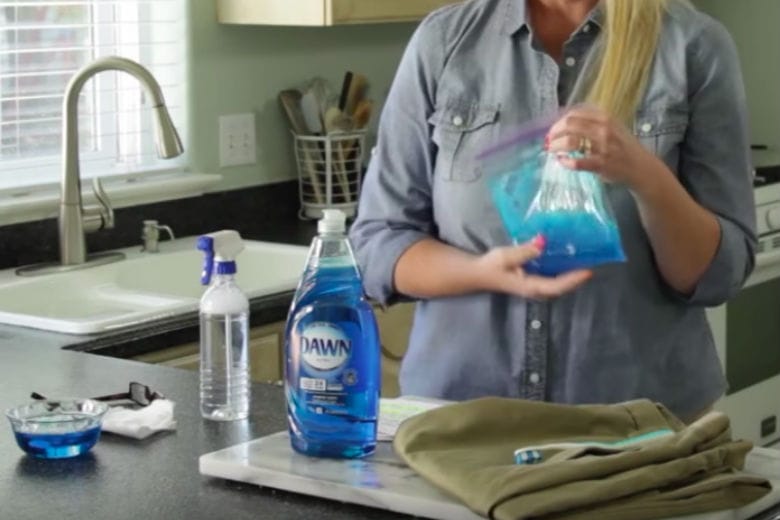 Use dish soap to make a cold compress and 7 other amazing dish soap tips!