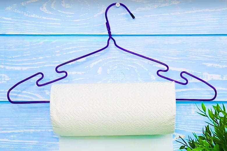 This is why you should hang a clothes hanger in your kitchen