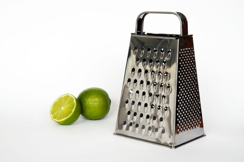 With this trick cleaning your cheese grater the easiest thing